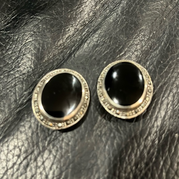 Black onyx marcasite sterling silver clip on earrings . 1 1/4 inches in height - Picture 3 of 3